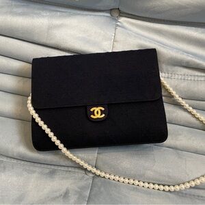 Vintage Chanel shoulder shoulder bag half flap